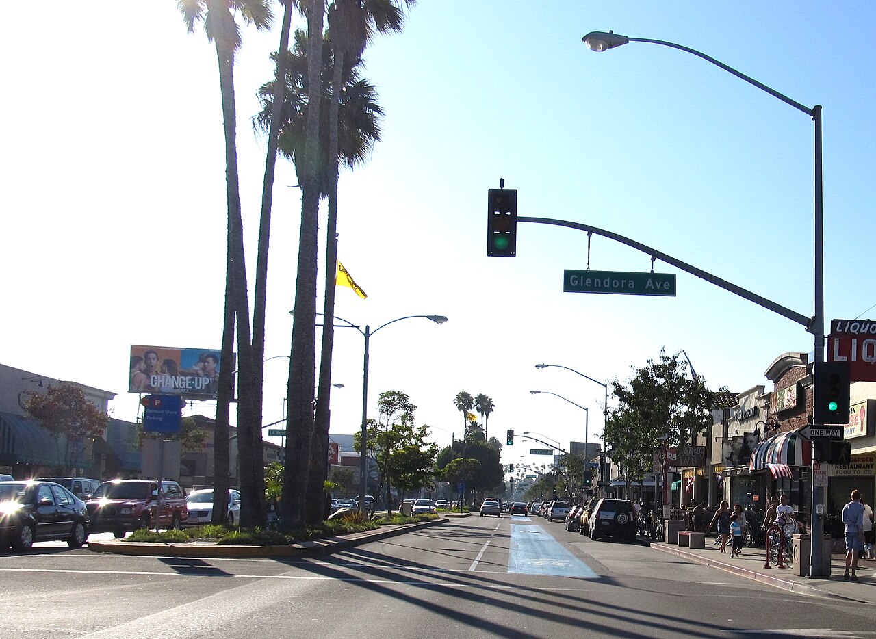 East 2nd Street in Belmont Shore near Glendora Avenue